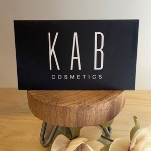 *NEW* KAB COSMETICS day + night eye shadow palette 18 shades